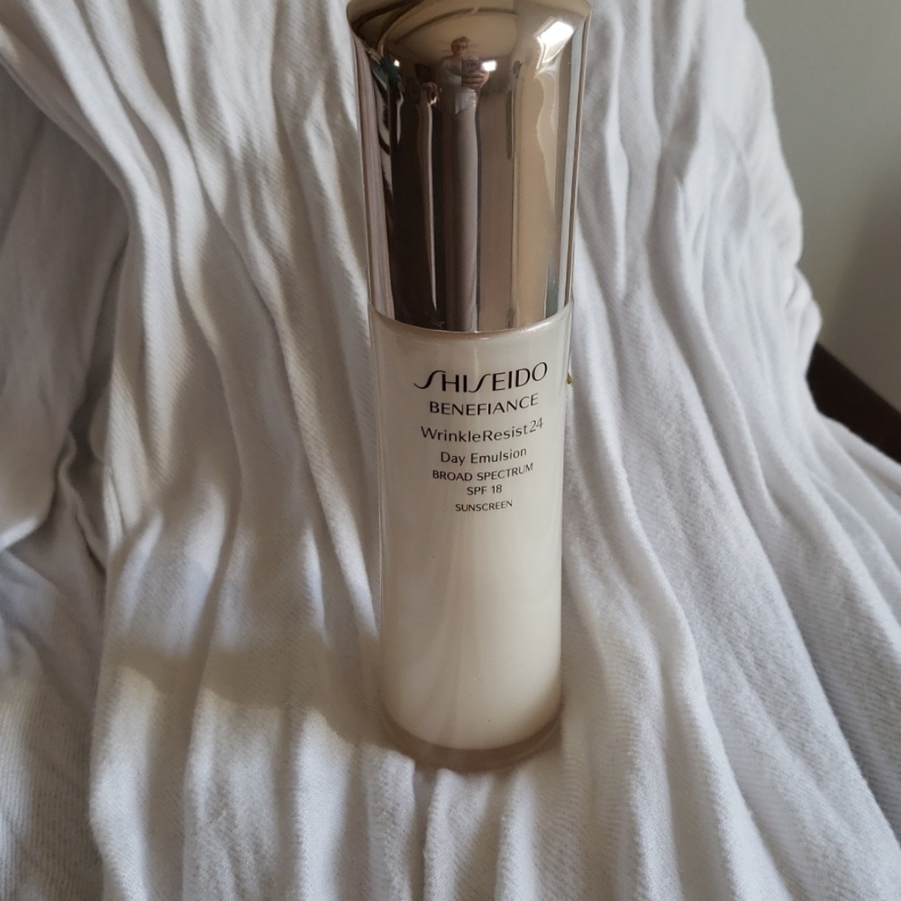 Shiseido Benefiance WrinkleResist24 Day Emulsion